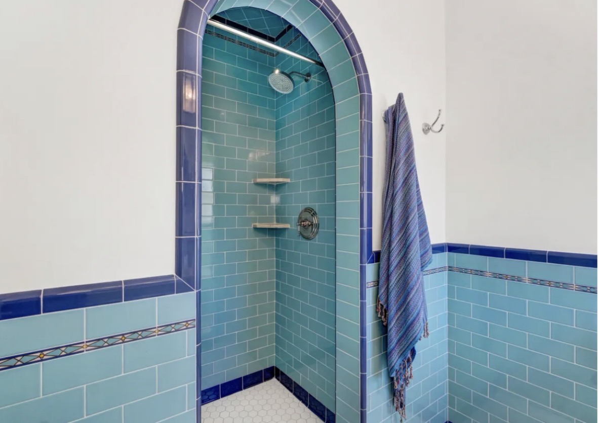 La Casa Catalina - Arched Tile Shower